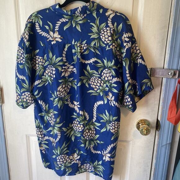 Hawaiian Company Silk Aloha Shirt Unisex M ButtonUp Floral Tropical Bali Coastal - Picture 7 of 7